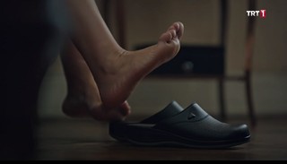 Ezgi Mola feet photo 20