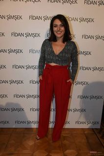 Ezgi Mola feet photo 11