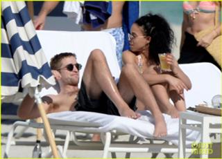 FKA twigs feet photo thumbnail