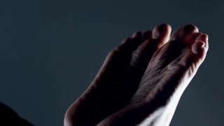 FKA twigs feet photo thumbnail