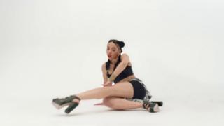 FKA twigs feet photo thumbnail