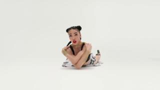 FKA twigs feet photo thumbnail