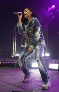 FKA twigs feet photo thumbnail