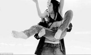 FKA twigs feet photo thumbnail