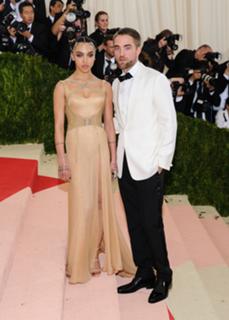 FKA twigs feet photo thumbnail