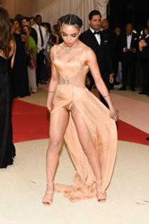 FKA twigs feet photo thumbnail