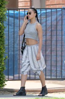 FKA twigs feet photo thumbnail