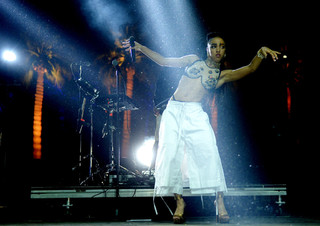 FKA twigs feet photo thumbnail