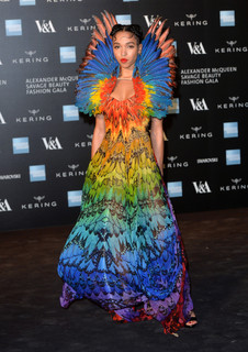 FKA twigs feet photo thumbnail