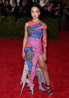 FKA twigs feet photo thumbnail