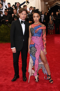 FKA twigs feet photo thumbnail