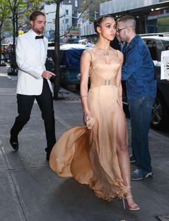 FKA twigs feet photo thumbnail