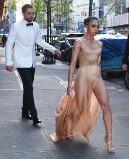 FKA twigs feet photo thumbnail