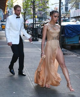 FKA twigs feet photo thumbnail
