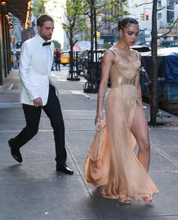 FKA twigs feet photo thumbnail