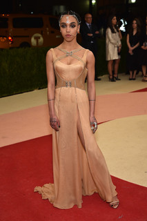 FKA twigs feet photo thumbnail