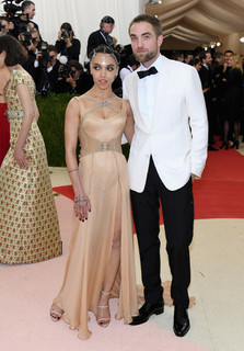 FKA twigs feet photo thumbnail