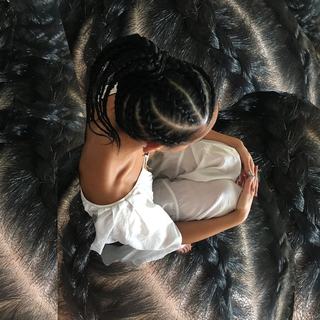 FKA twigs feet photo thumbnail