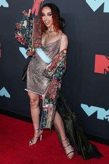 FKA twigs feet photo thumbnail