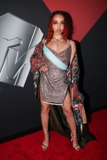 FKA twigs feet photo thumbnail