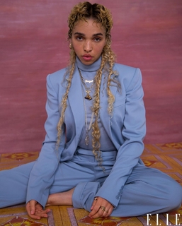 FKA twigs feet photo thumbnail