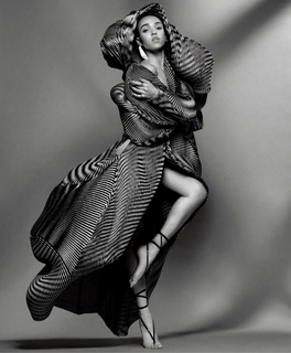 FKA twigs feet photo thumbnail