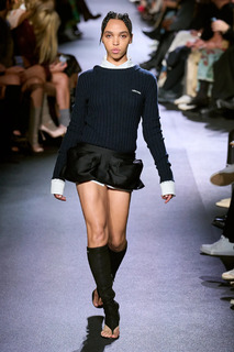 FKA twigs feet photo thumbnail