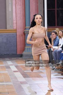FKA twigs feet photo thumbnail