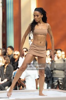 FKA twigs feet photo thumbnail