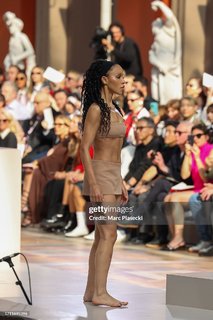 FKA twigs feet photo thumbnail