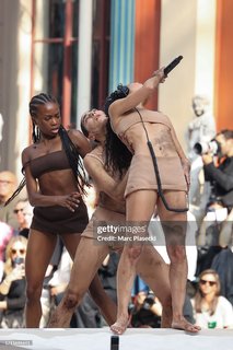 FKA twigs feet photo thumbnail