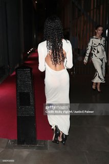 FKA twigs feet photo thumbnail