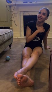 FKA twigs feet photo 4