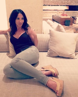 Fabienne Carat feet photo thumbnail