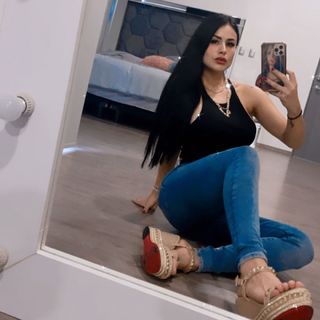 Fabiola Martinez feet photo 16