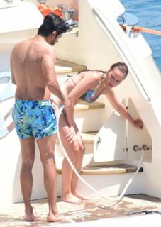 Fahriye Evcen Özçivit feet photo thumbnail