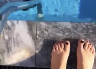 Fahriye Evcen Özçivit feet photo thumbnail