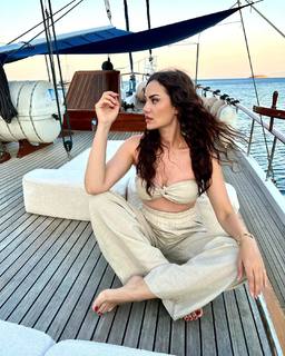 Fahriye Evcen Özçivit feet photo thumbnail