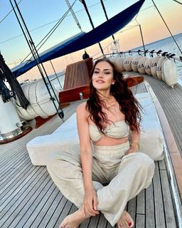 Fahriye Evcen Özçivit feet photo thumbnail