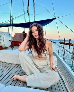 Fahriye Evcen Özçivit feet photo thumbnail