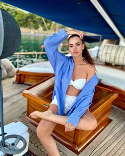 Fahriye Evcen Özçivit feet photo thumbnail