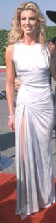 Faith Hill feet photo thumbnail