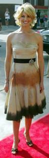 Faith Hill feet photo thumbnail