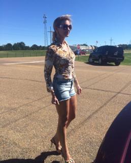 Faith Hill feet photo thumbnail