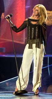Faith Hill feet photo thumbnail