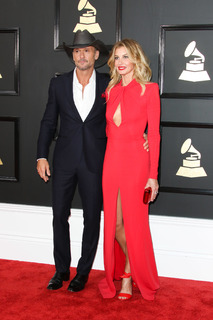 Faith Hill feet photo thumbnail