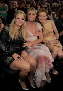 Faith Hill feet photo thumbnail