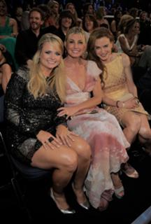 Faith Hill feet photo thumbnail