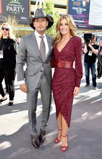 Faith Hill feet photo thumbnail