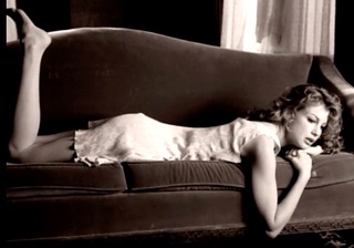 Faith Hill feet photo thumbnail